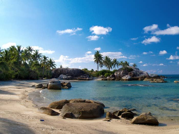 Pantai di Indonesia