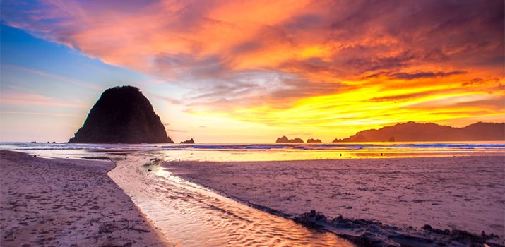 Pantai di Indonesia