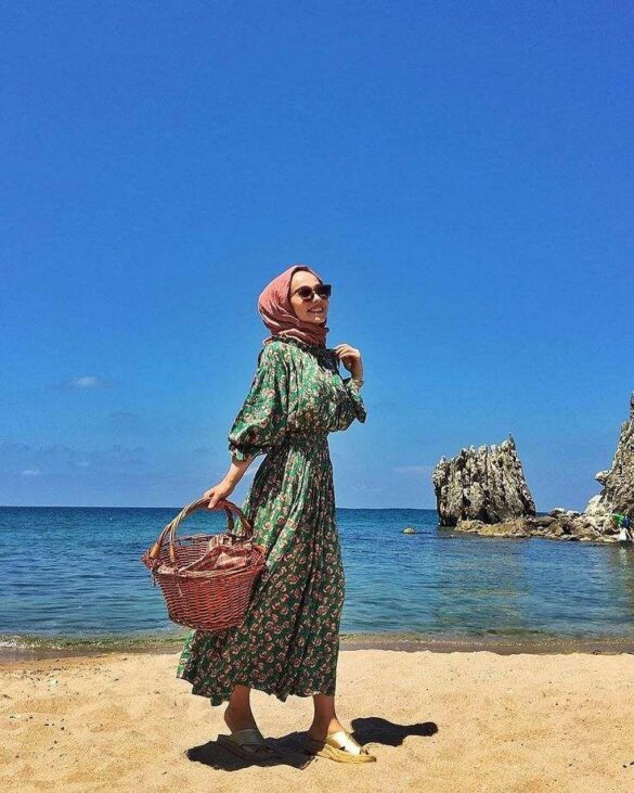 Yuk, Intip! 5 Inspirasi OOTD Hijab Pantai yang Paling Instagramable