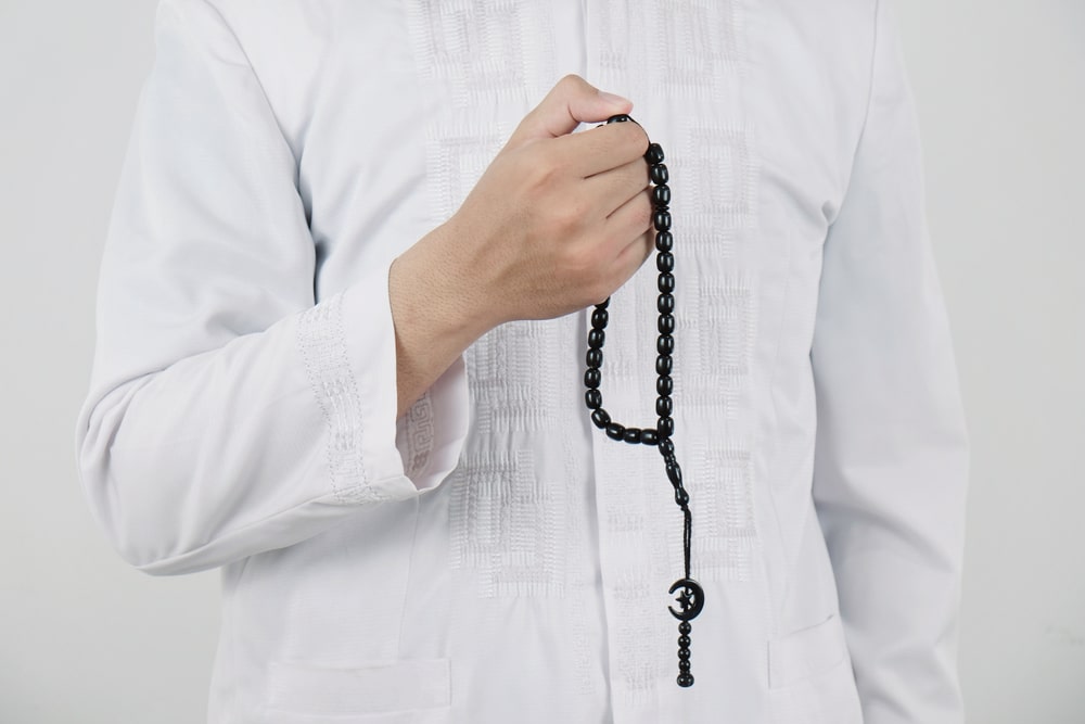 8 Amalan Nisfu Syaban Pembuka Rezeki dan Pengampun Dosa